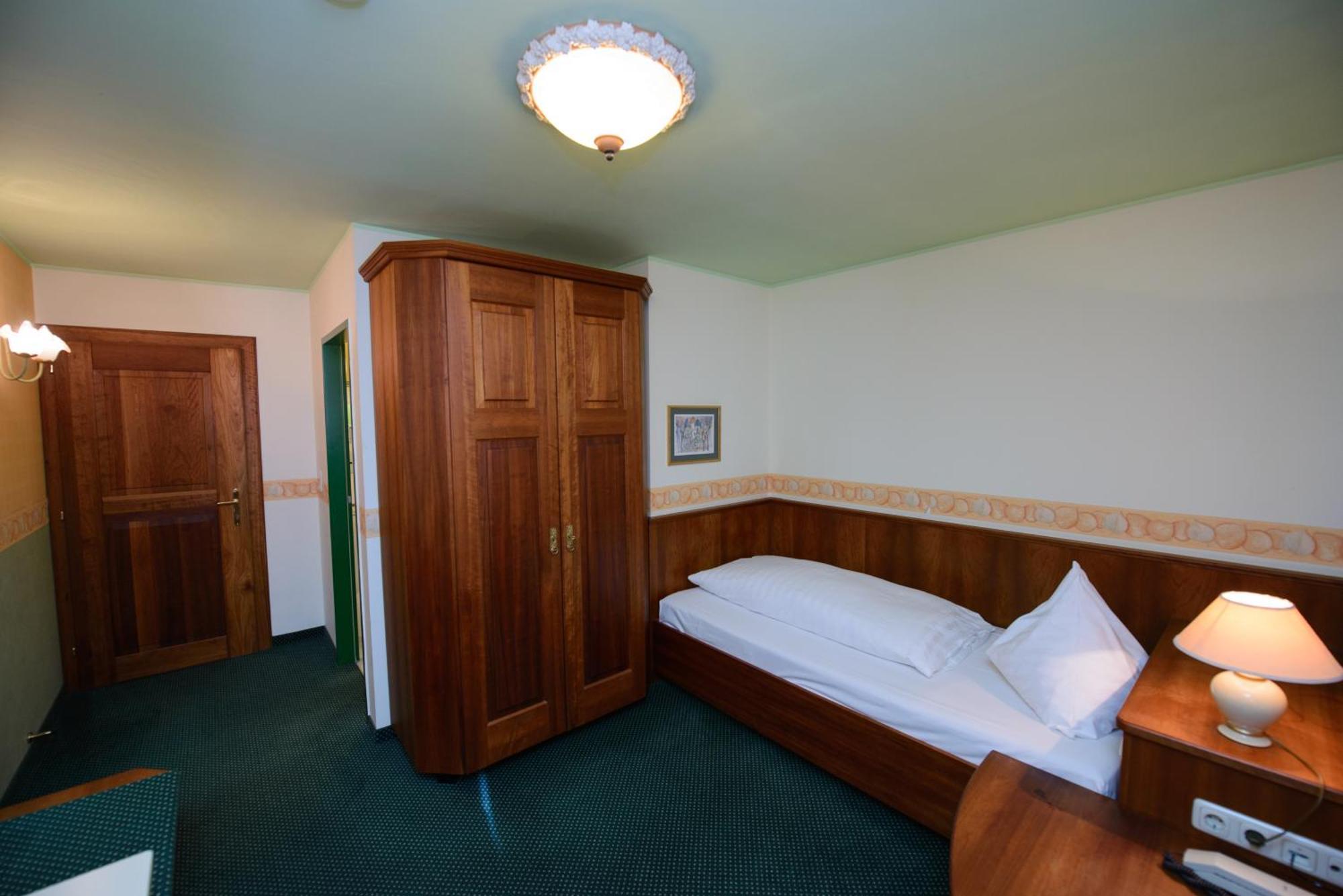 Gasthof Hotel Zweimueller Grieskirchen Buitenkant foto